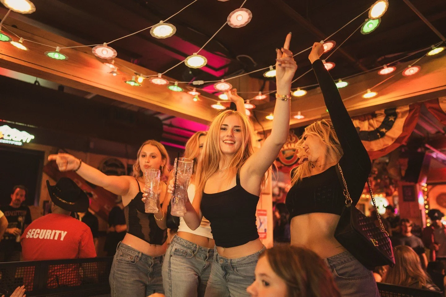 Saturday nights are made for Daisy&rsquo;s 🤠 Gather the crew, throw on your boots, and come make some memories tonight. Doors open at 7pm. See you on the dance floor!