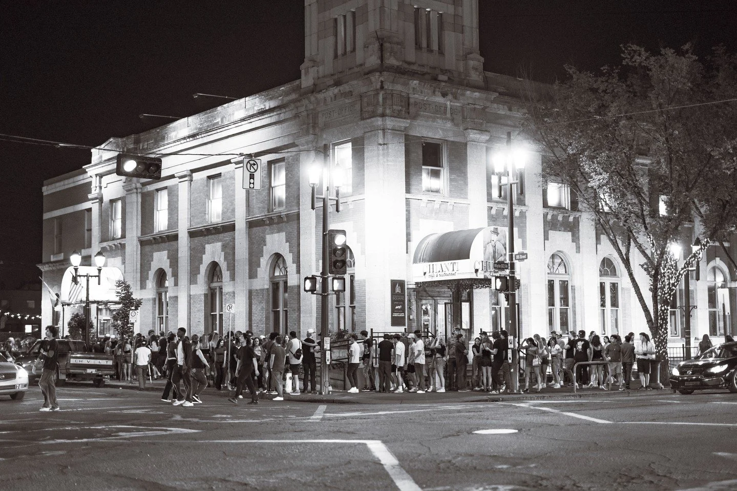 Don&rsquo;t wanna stand in line? ⏩ Skip the line, head straight to the good times.⁠
⁠
Daisy&rsquo;s Express Entry Pass is available online. Your pass includes priority entry all night long plus your $8 admission. No waiting, no hassle. Just more time