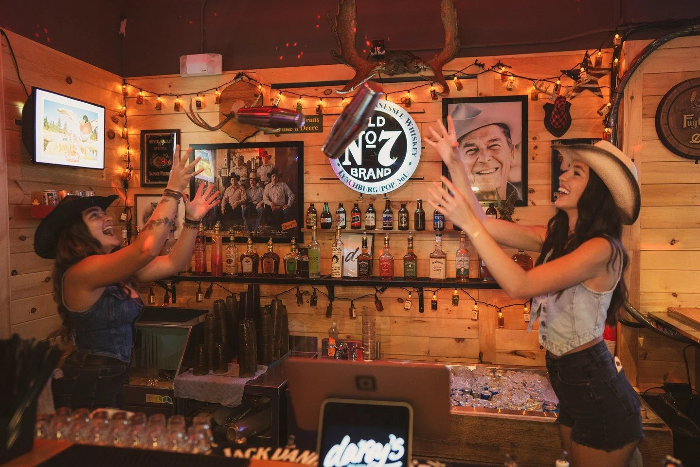 The best bar team in the city? We certainly think so! 🤠😉 Come see for yourself.