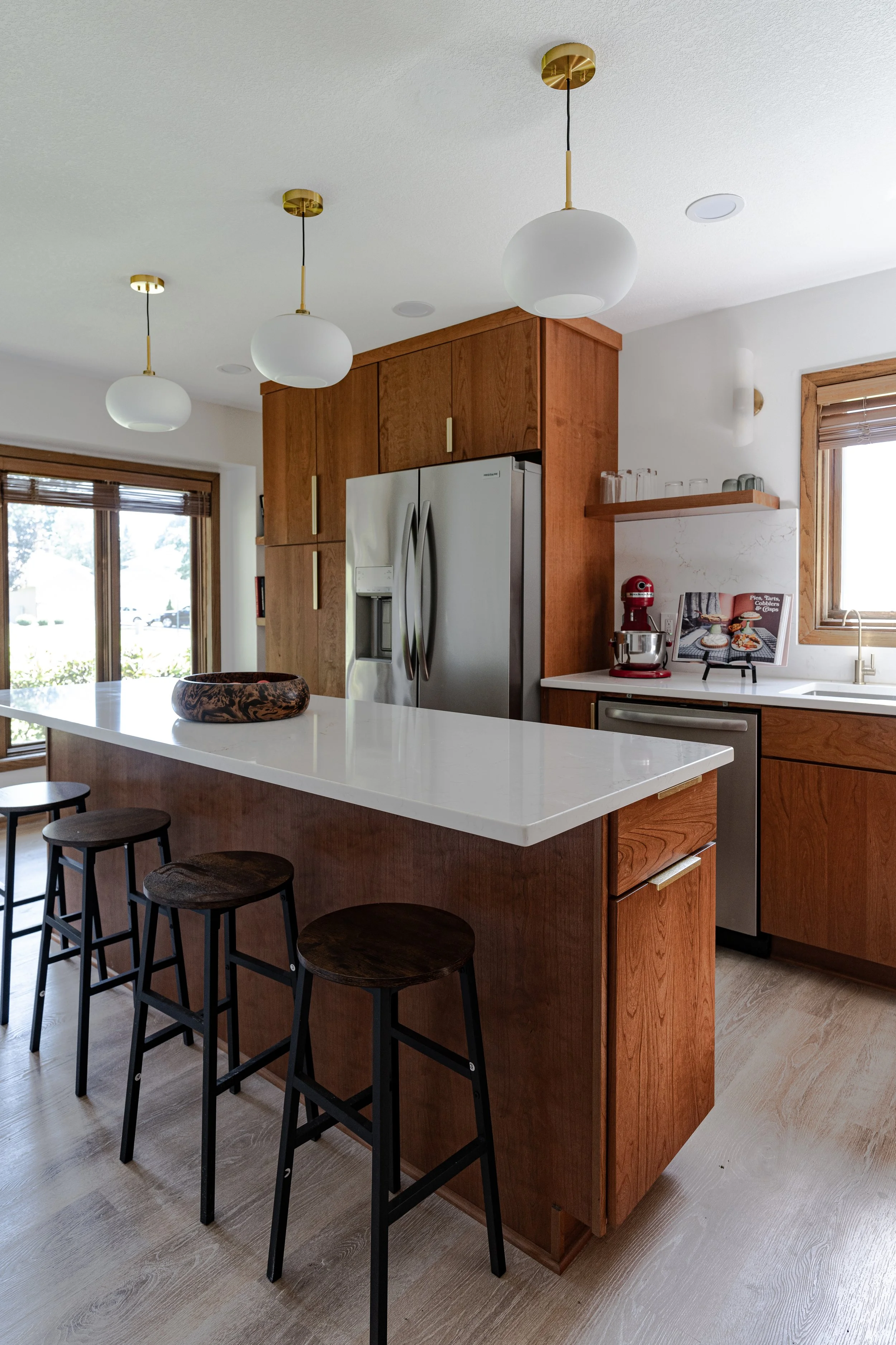 Warm Mid-Century Oasis