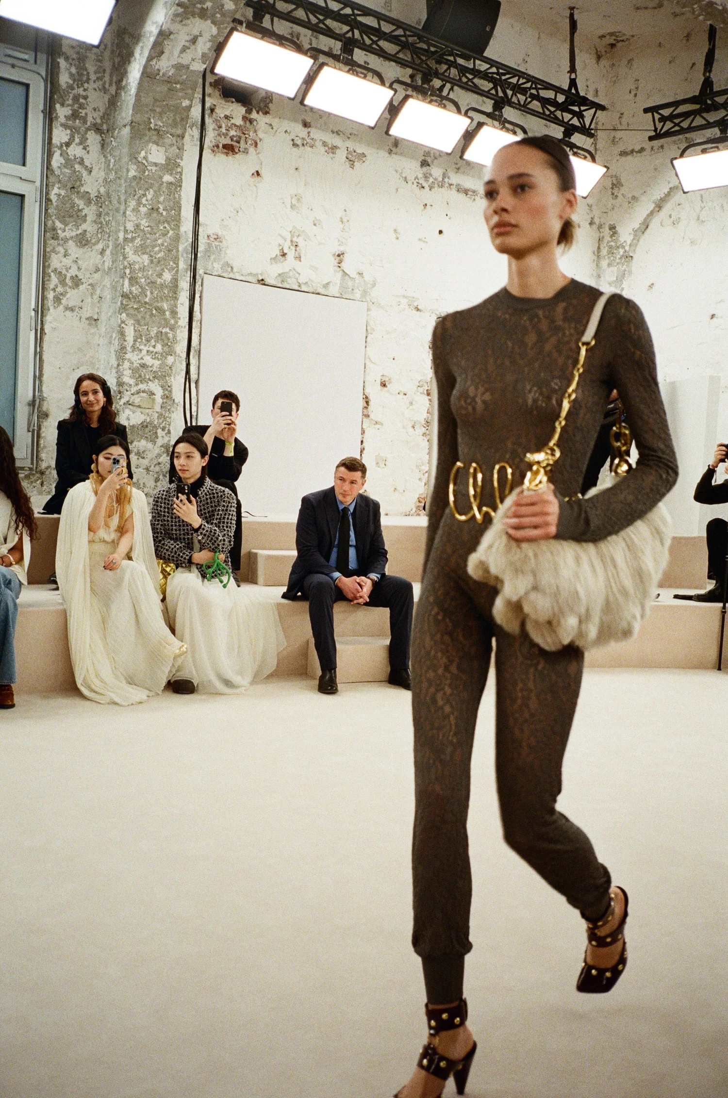 Chloé FW24 Show photo 17
