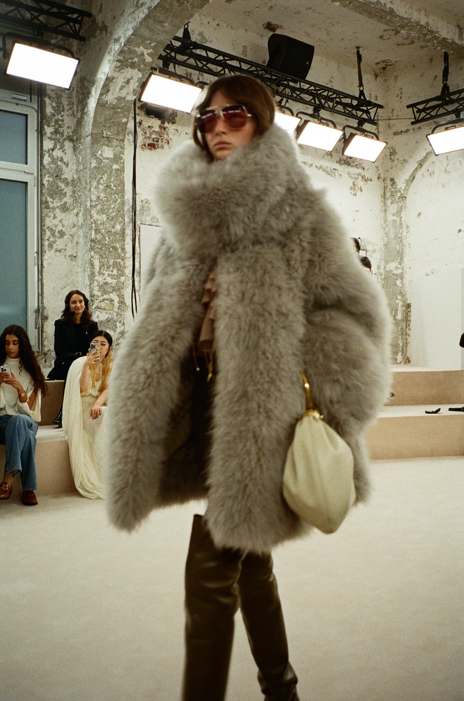 Chloé FW24 Show photo 18