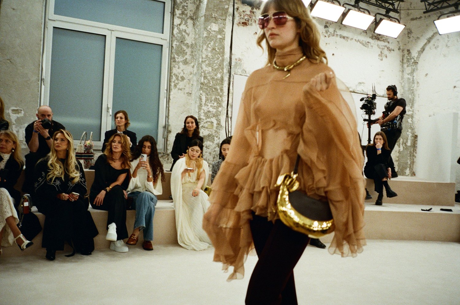 Chloé FW24 Show photo 14