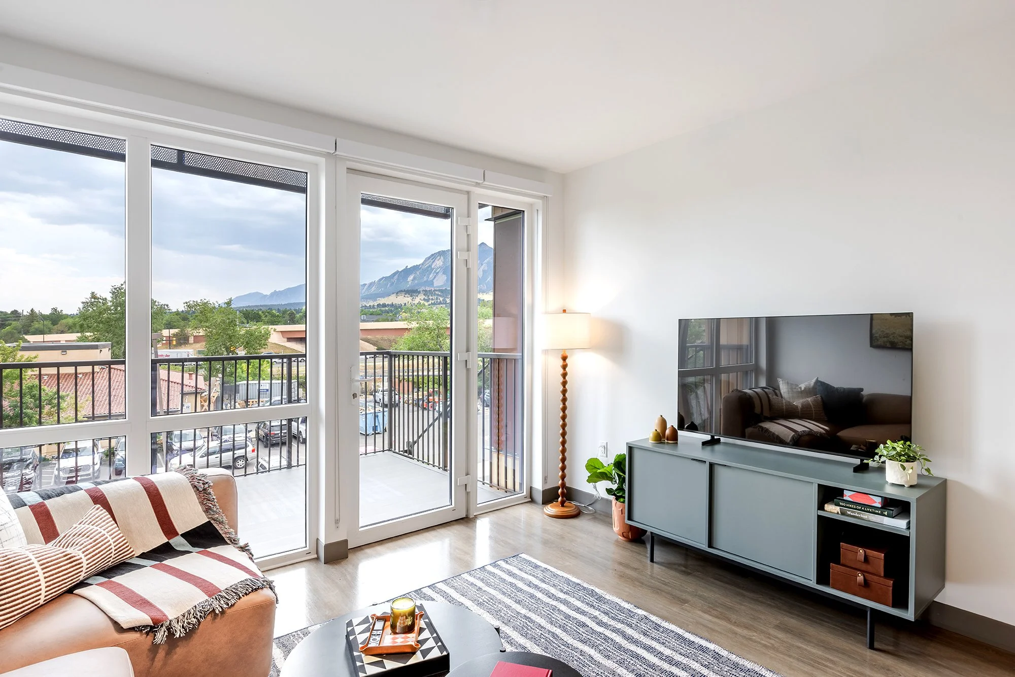 HUB 28th Street interior living room with floor-to-ceiling windows, contemporary furnishings, and abundant natural light.