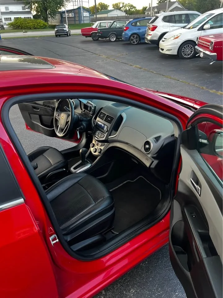 Interior 2.jpg