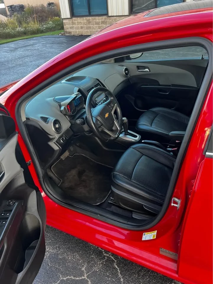 Interior 1.jpg