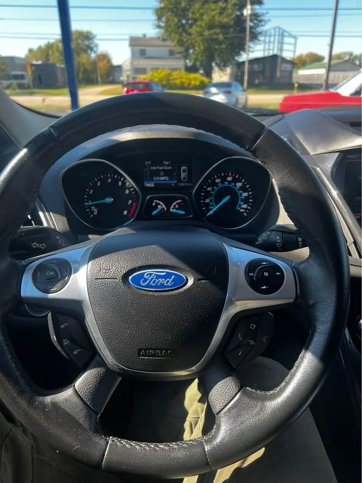 Interior 2.jpg