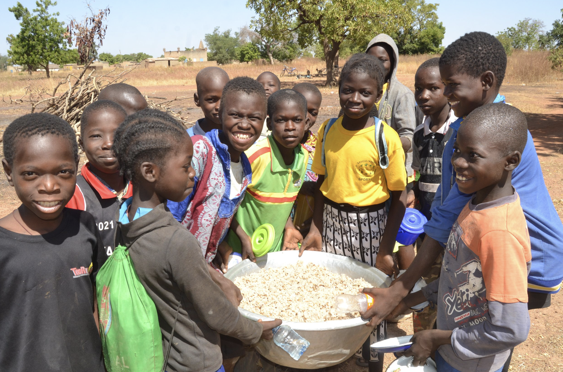Group carrying meal