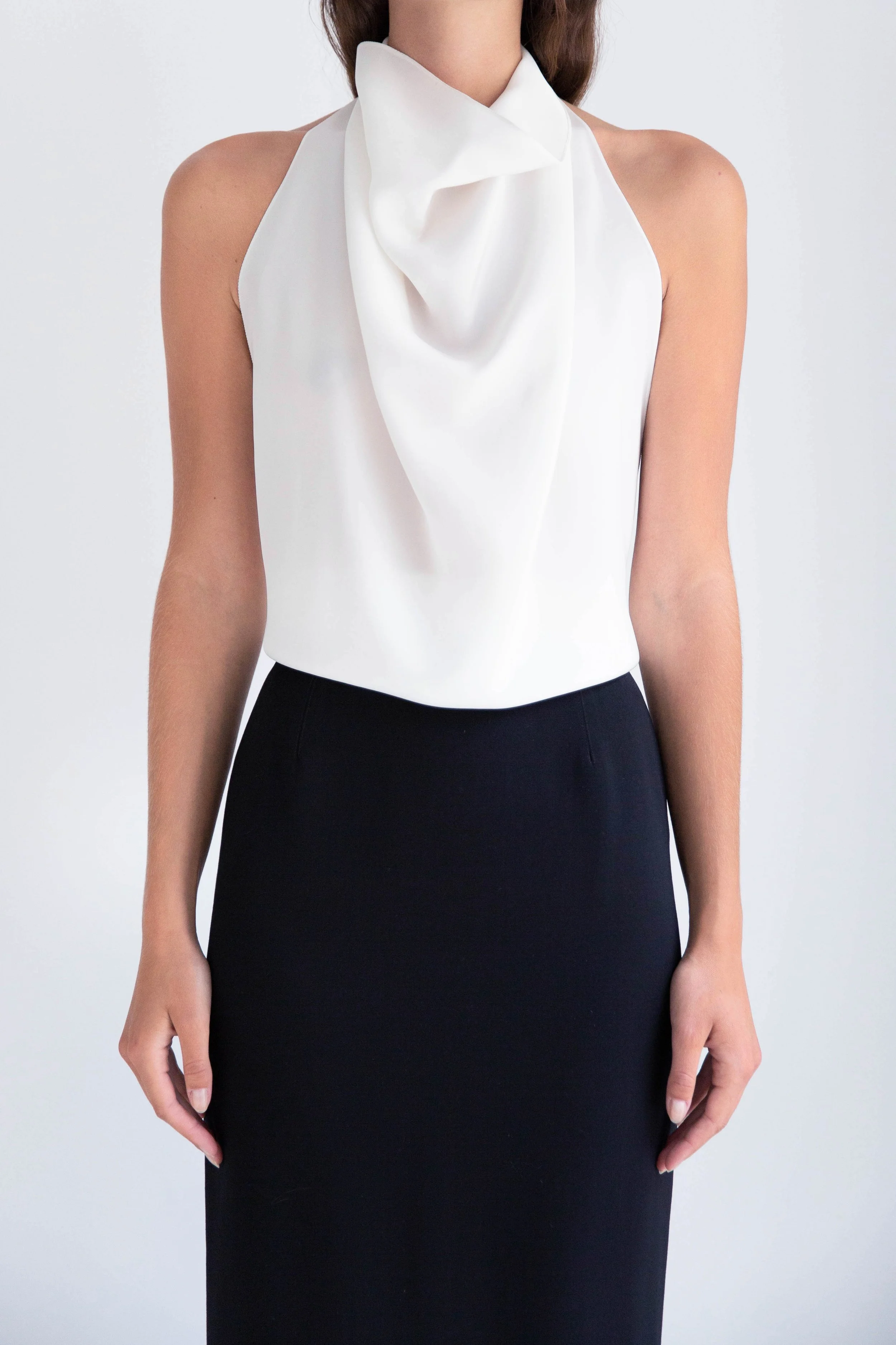 Draped open back top 490€ - R$ 3000