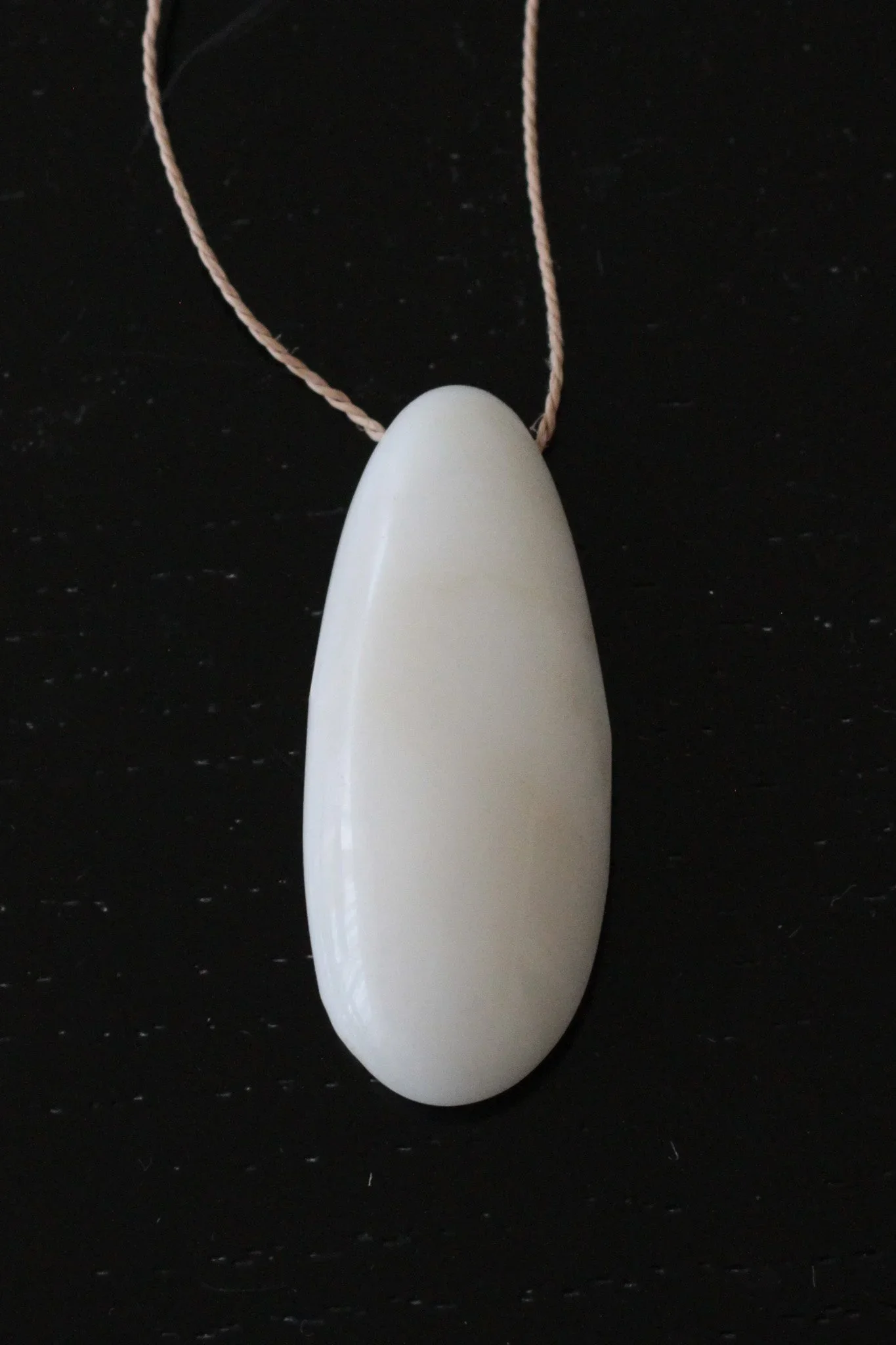 White jade pendant necklace