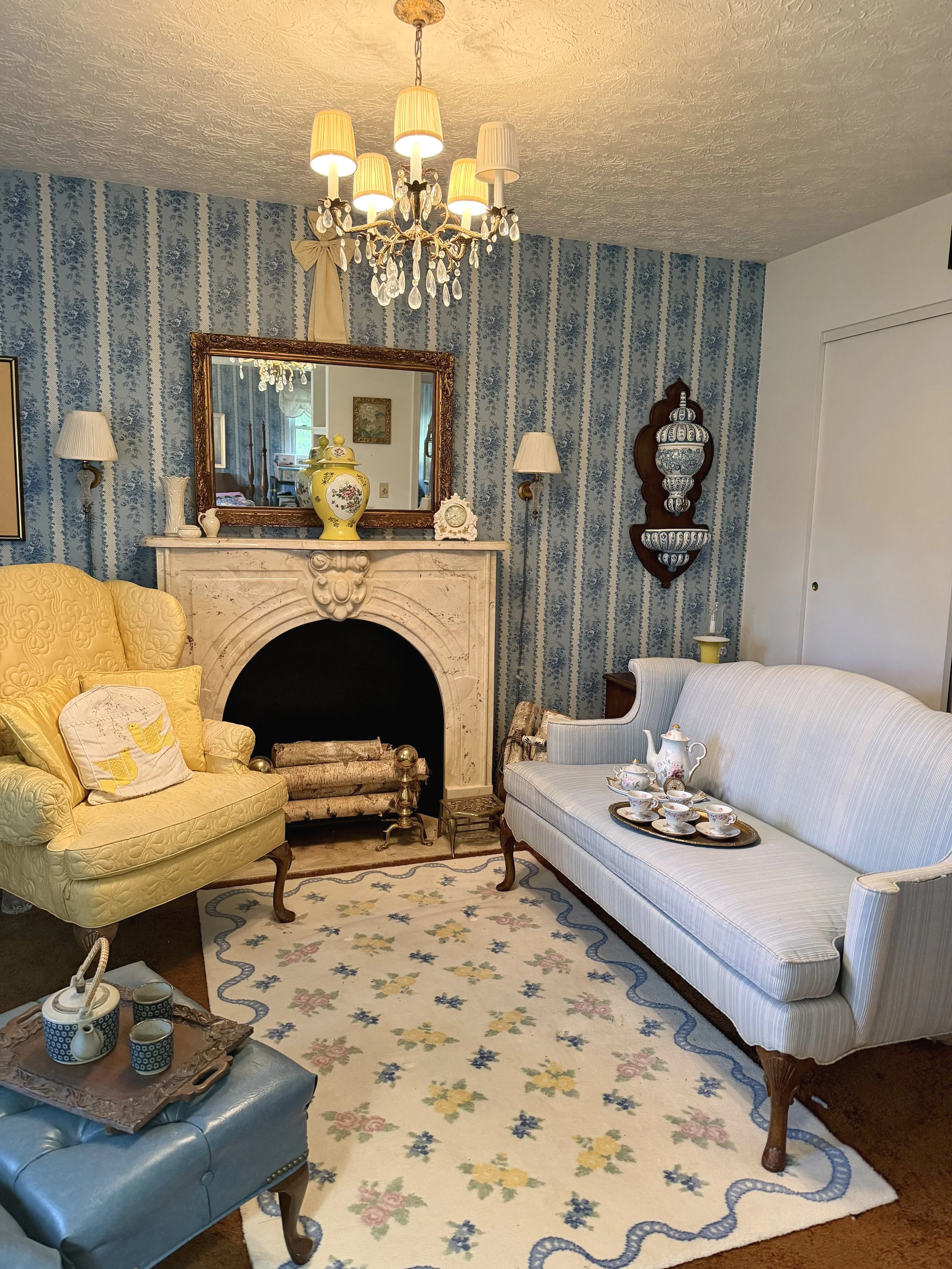 The Best Days &amp; Times to Shop an Estate Sale