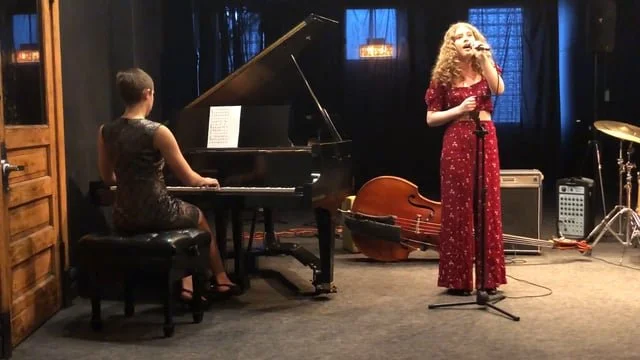 Lila sings "Somewhere Over the Rainbow"