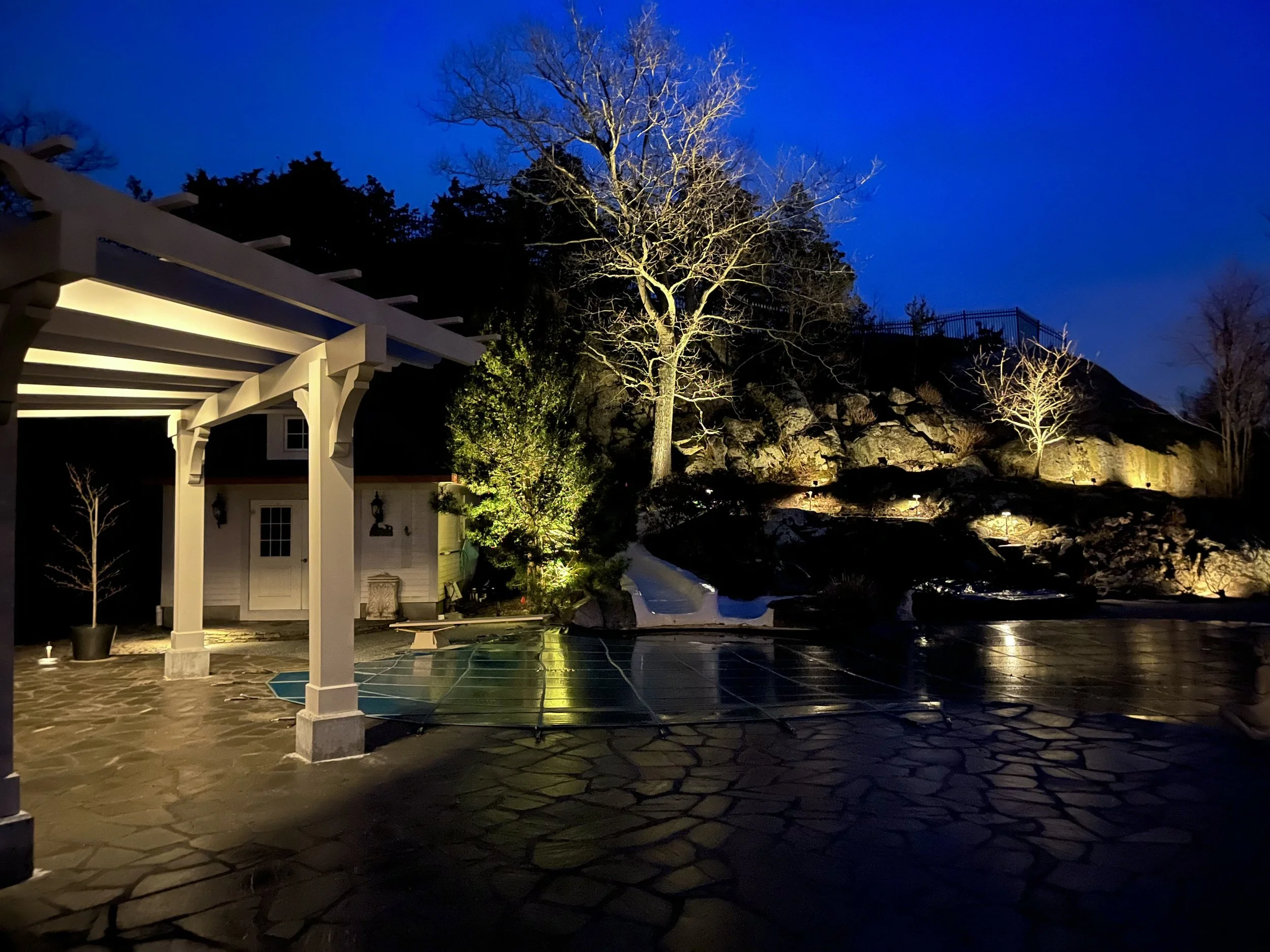 lexington-landscape-lighting-backyard-low-voltage.jpg