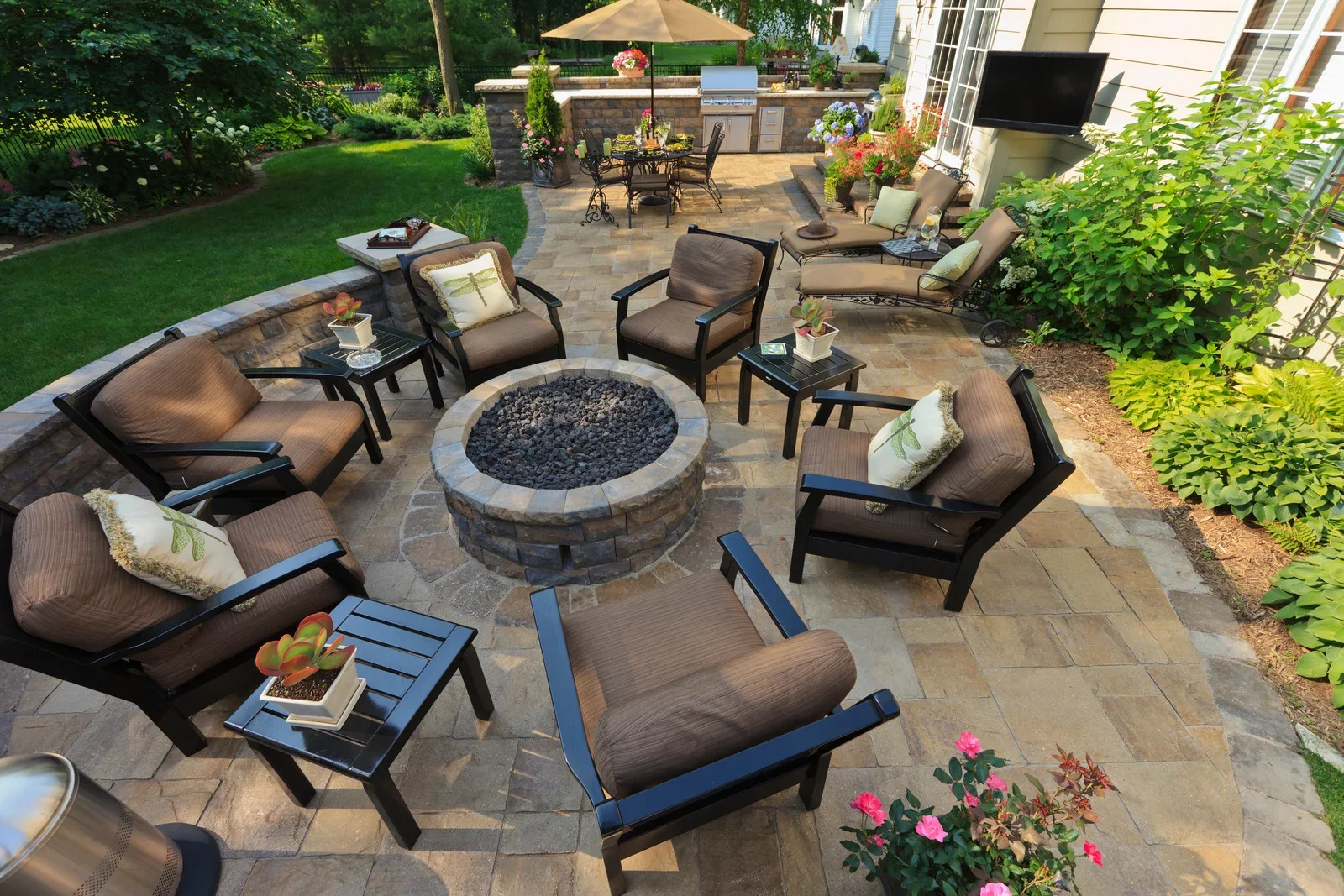 Style, Function, and Durability: The Benefits of Paver Patios