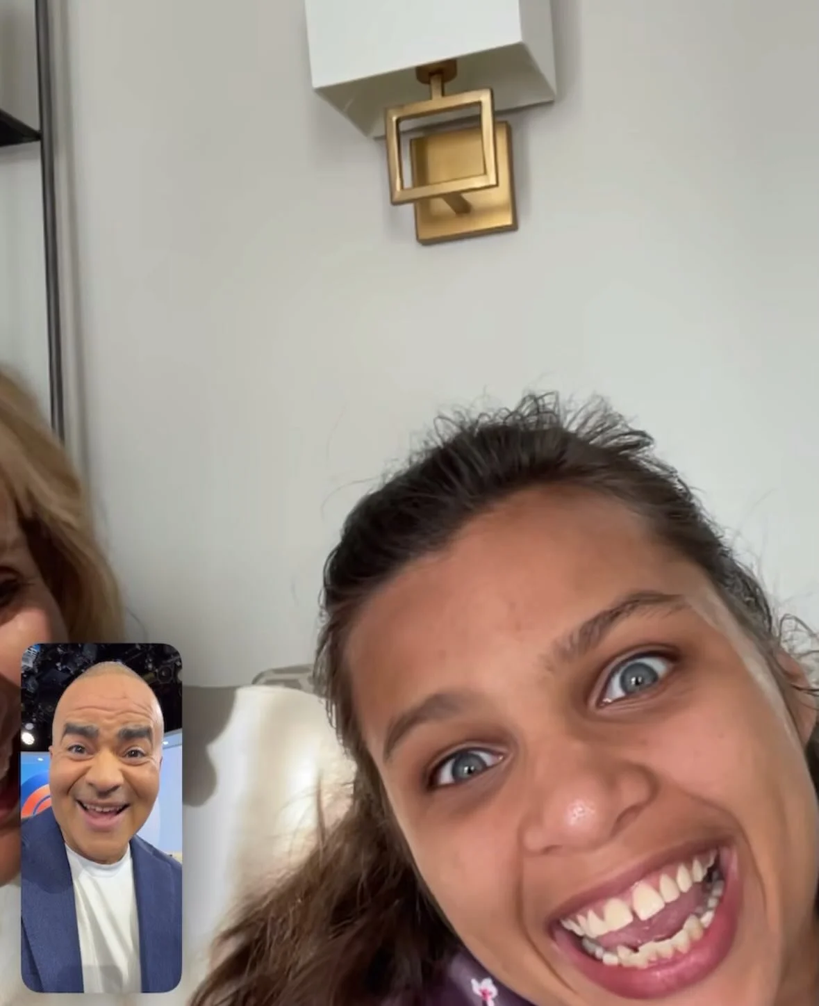 Friends&hellip; Rosie is going to see Hamilton on Broadway🥹✨

On Friday, she&rsquo;ll be sitting inside the Richard Rodgers Theatre in New York City watching the show she has loved for years &hellip; LIVE!

And honestly? 
It still doesn&rsquo;t feel