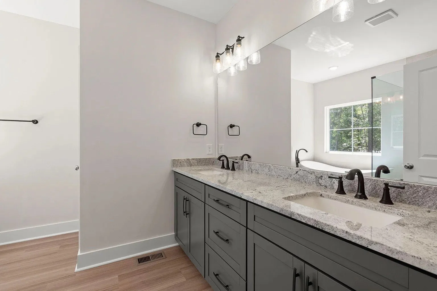 12-sandy-hill-farm-primary-bath-vanity.jpg