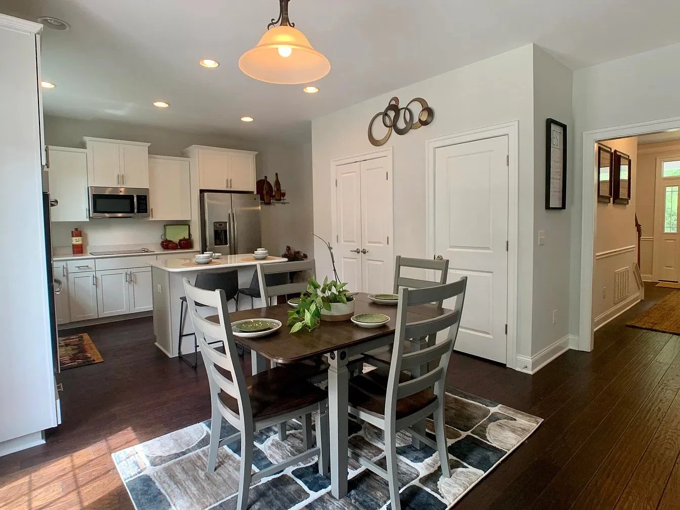 05-farmhouse-summerville-breakfast-area.jpg