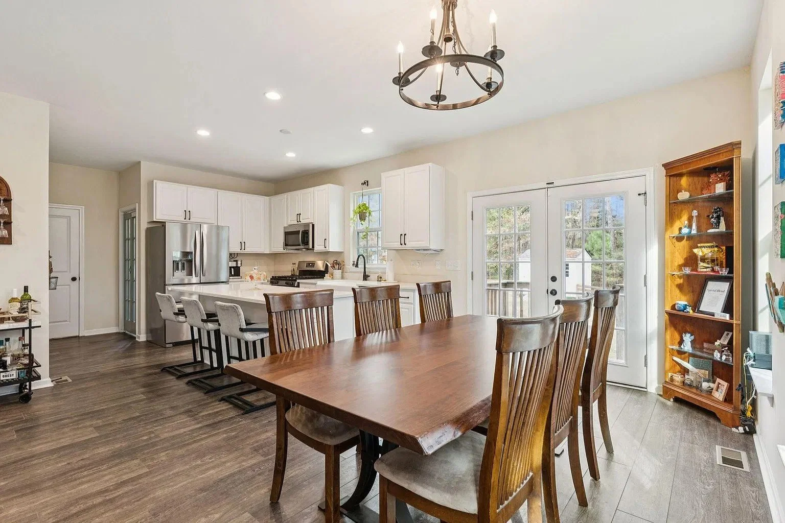 06-pepper-grass-trail-dining-and-kitchen.jpg