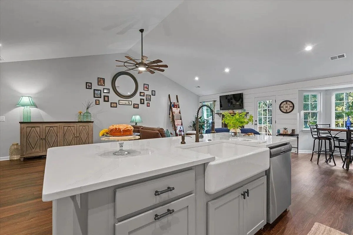 09-chisolm-plantation-island-farmhouse-sink.jpg