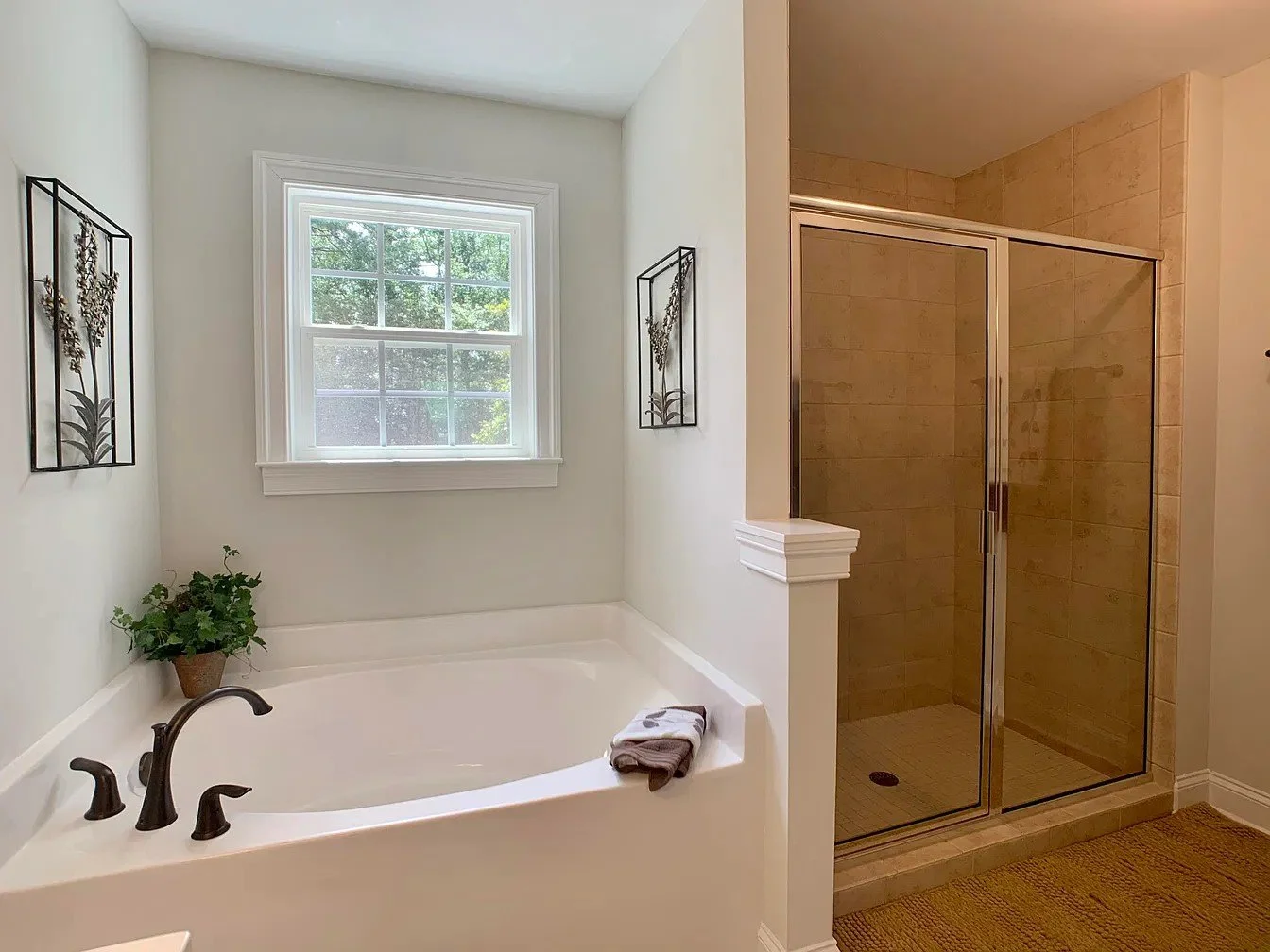 07-farmhouse-summerville-primary-bath.jpg