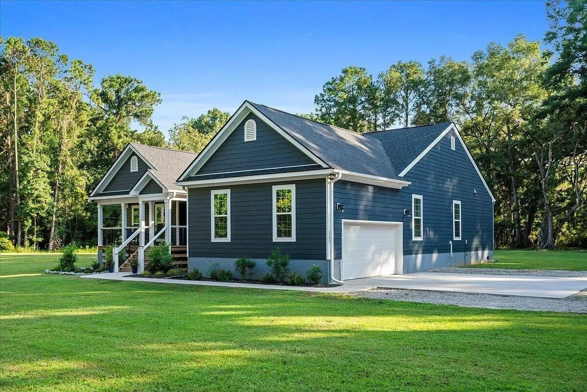 03-chisolm-plantation-side-exterior-garage.jpg