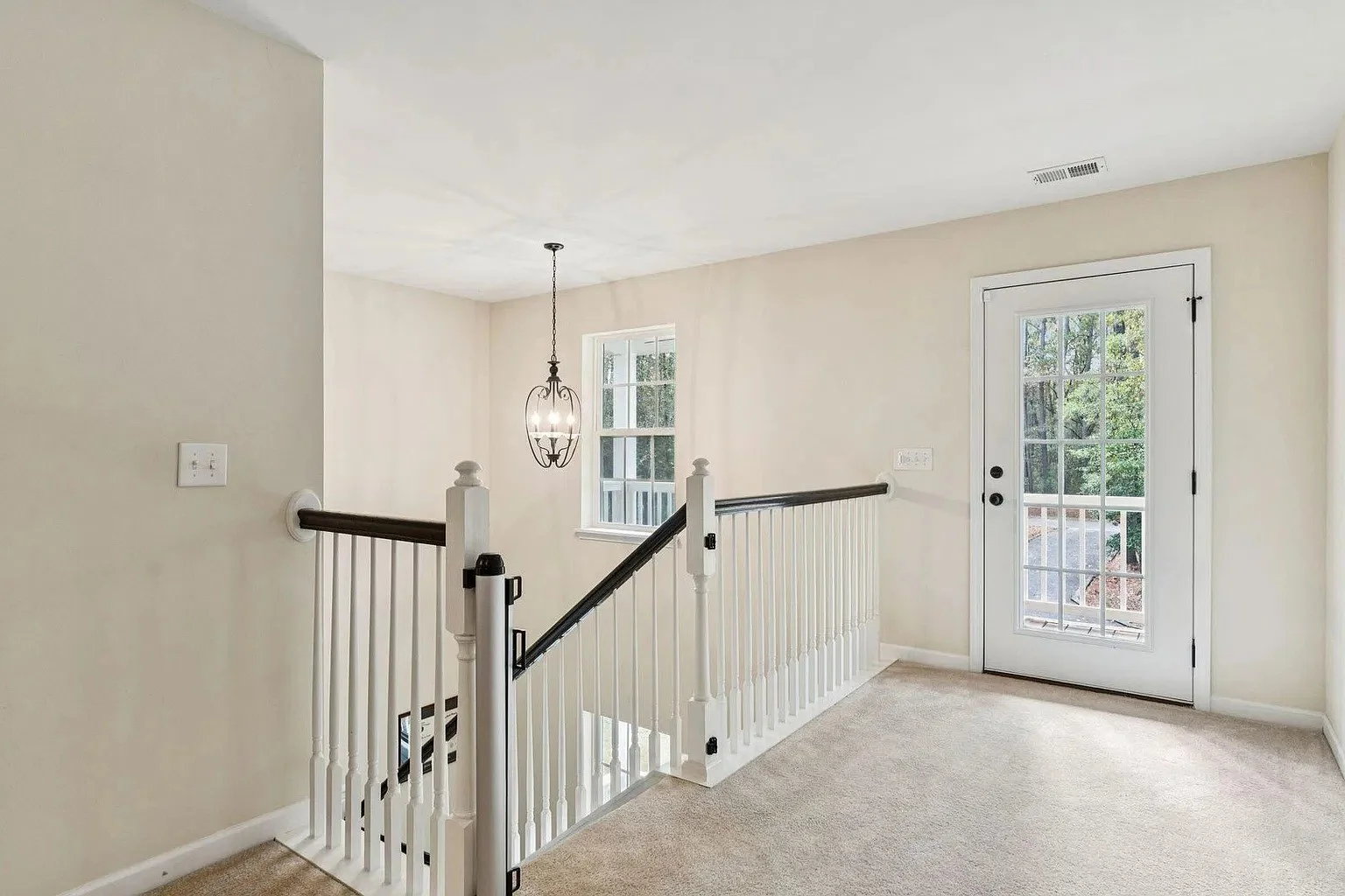 10-pepper-grass-trail-upstairs-landing.jpg