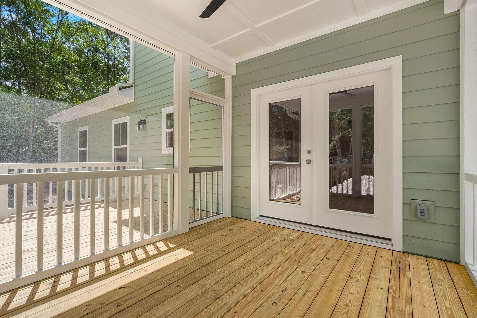 15-sandy-hill-farm-screened-porch.jpg