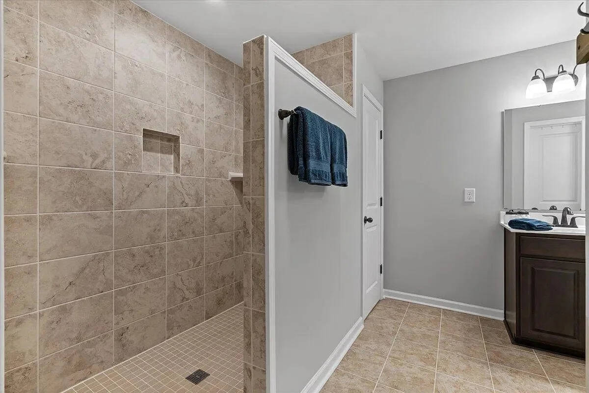 10-chisolm-plantation-primary-bath-shower.jpg