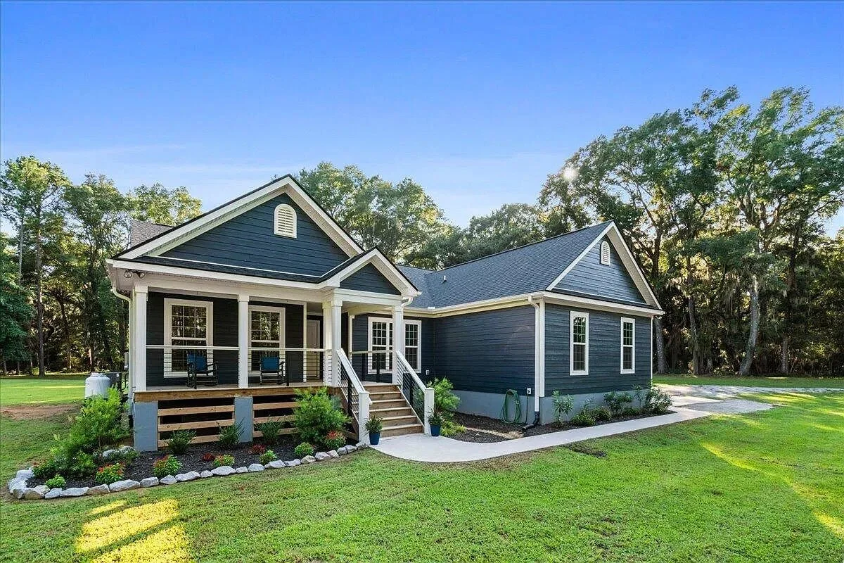 01-chisolm-plantation-front-exterior.jpg