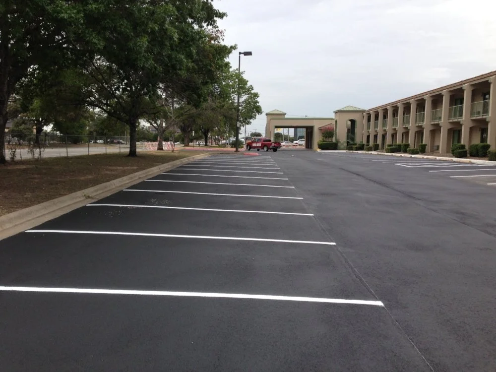 Quality+Inn+-+Asphalt+Sealcoating+&+Parking+Lot+Striping.jpg