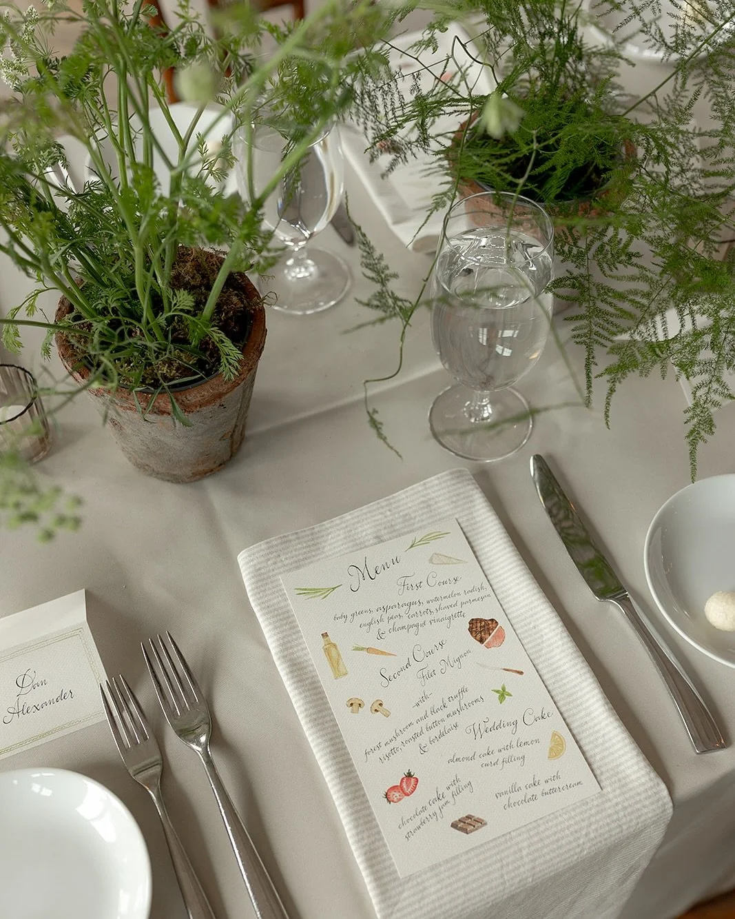 A moment for these precious watercolor doodle menus!! Can everyone ask for these from now on? But seriously, they were too fun to make 🍓🍰🍋