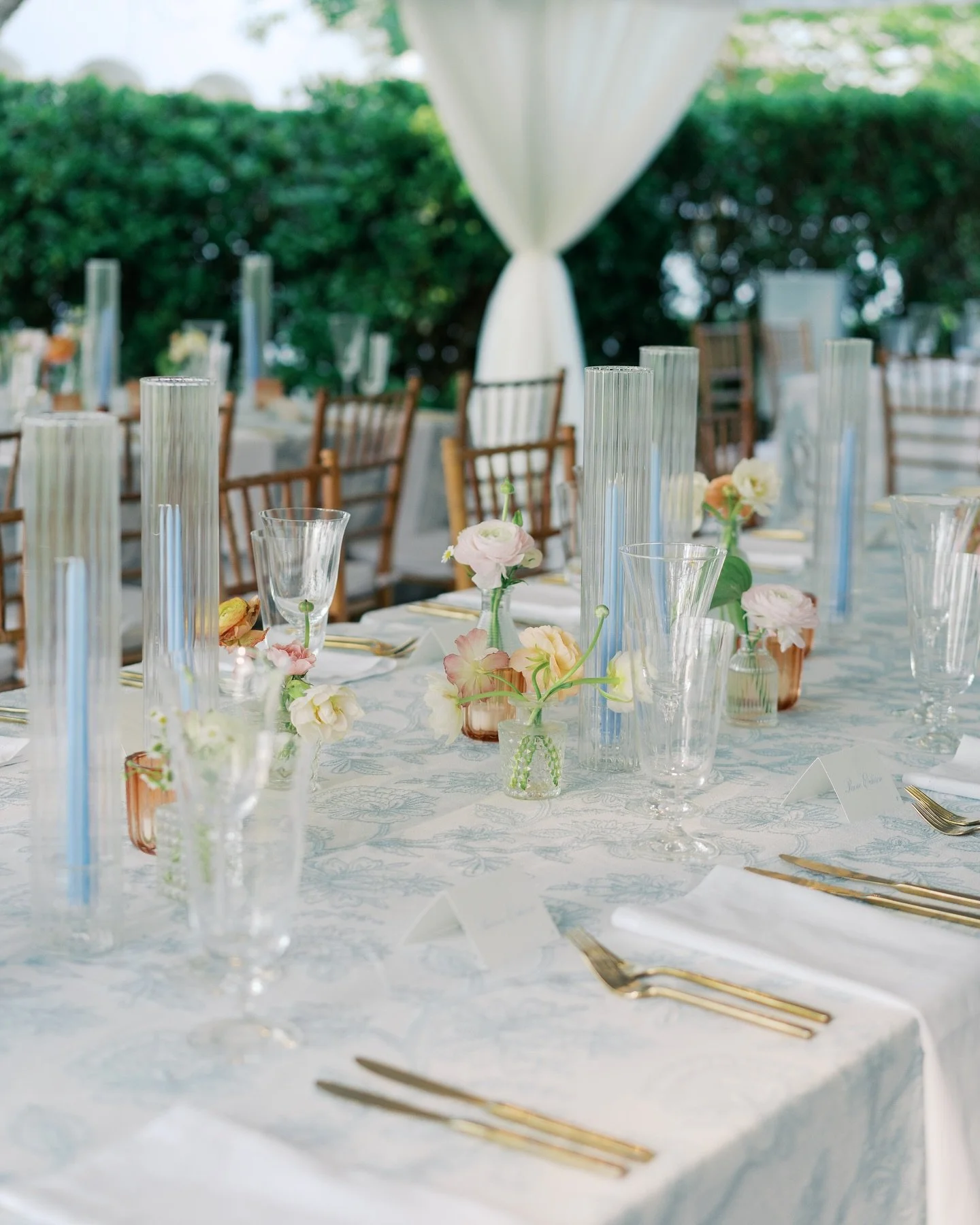 Is this heaven? Idk &mdash; kinda feels like it. From the picturesque florals to the soft and feminine details, Elsa &amp; Christopher&rsquo;s day was spectacular, and beautifully captured by @samanthajeanbecker. As far as the paper goes, sometimes l