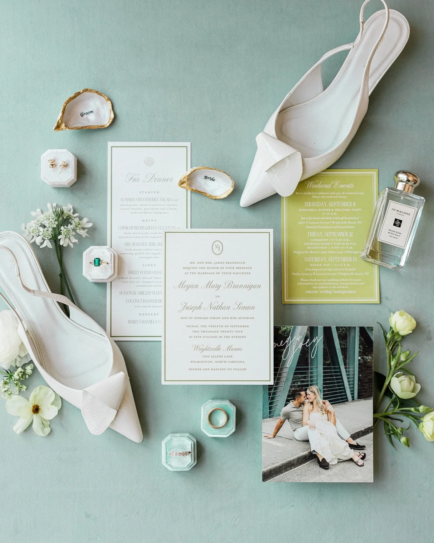 Green just gets it&hellip; 💚 I had the privilege of creating the wedding paper for another sweet friend of mine! It may sound crazy but it&rsquo;s truly the biggest honor and never gets old to me 🥲
 
Anddd a bonus was I ran into my wedding photogra