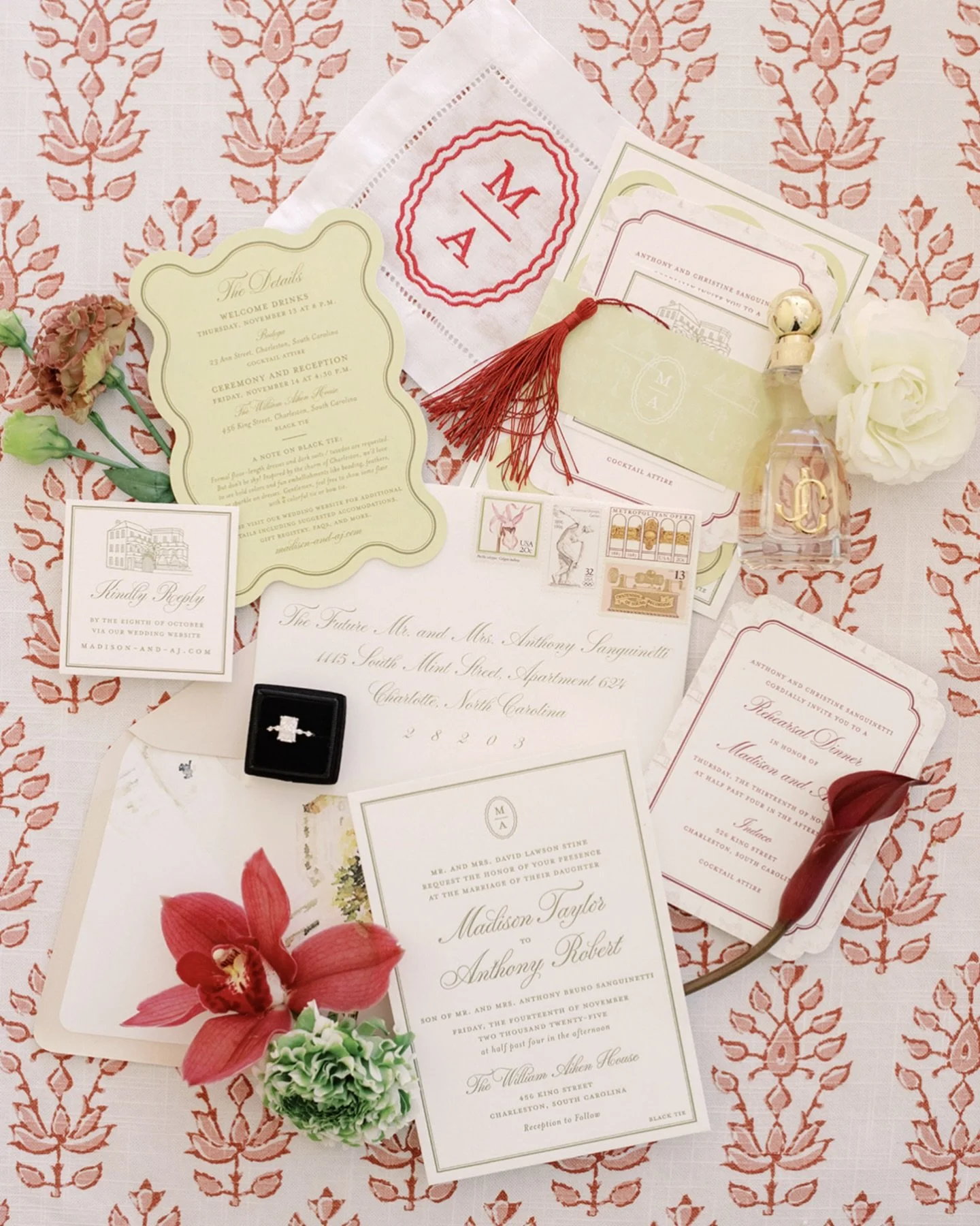 This one makes me pinch myself!! Seeing it all come to life never gets old, and Madison + AJ&rsquo;s invitation suite packeddd in the detail 🍋&zwj;🟩🥀 from the custom Charleston toile pattern to the venue drawing to the whimsical die-cuts to the vi