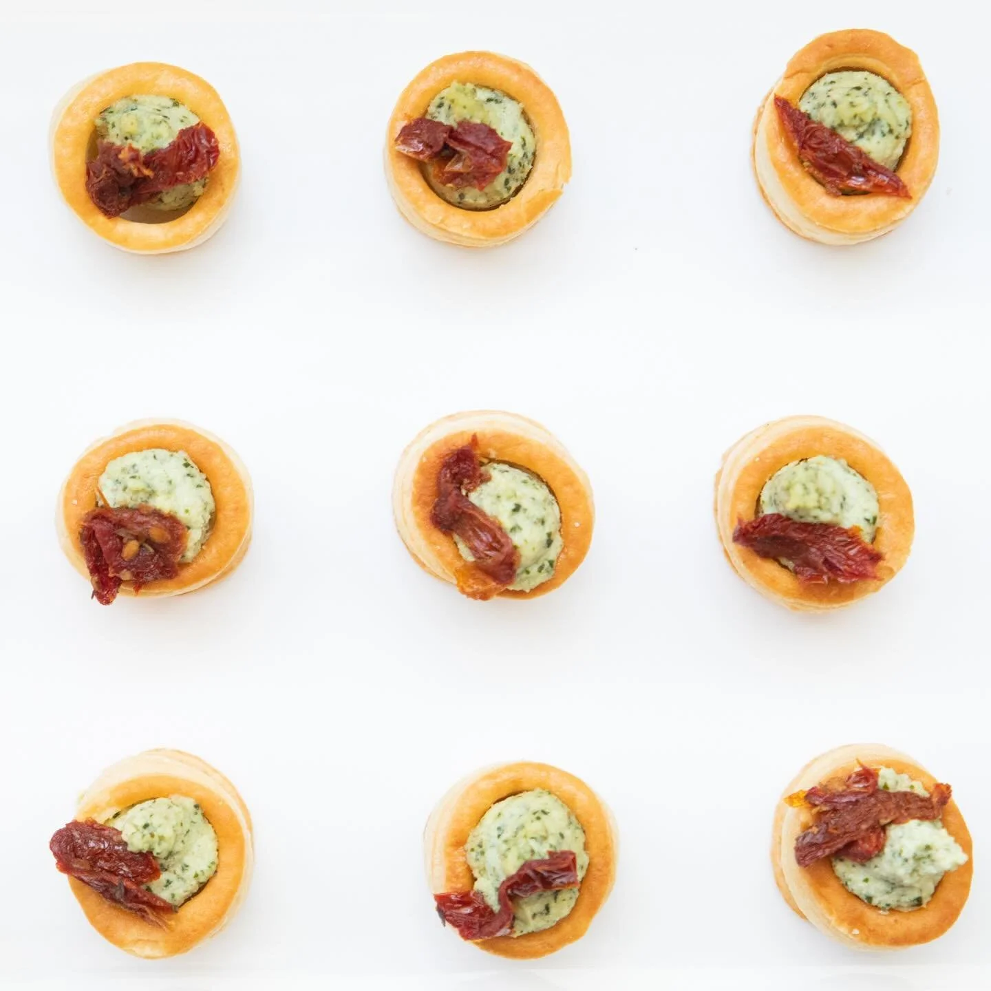 Meet our Mini Mediterranean Puffs 🍋
Made with whipped ricotta with lemon and fresh basil pesto, piped into a mini pastry shell, topped with an herbed tomato garnish ✨