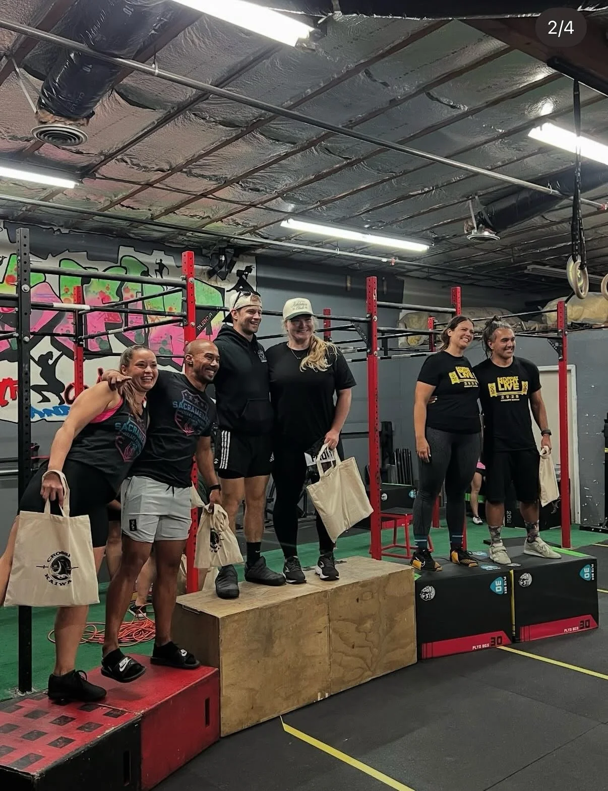All of CrossFit Sacramento teams showing up at yesterday&rsquo;s Saturday night Live Competition!! We got a first, second and third place win! @caitt_marie_  first competition ever!! @marciasours PRed!! Everyone pushed themselves so much! Thank you f