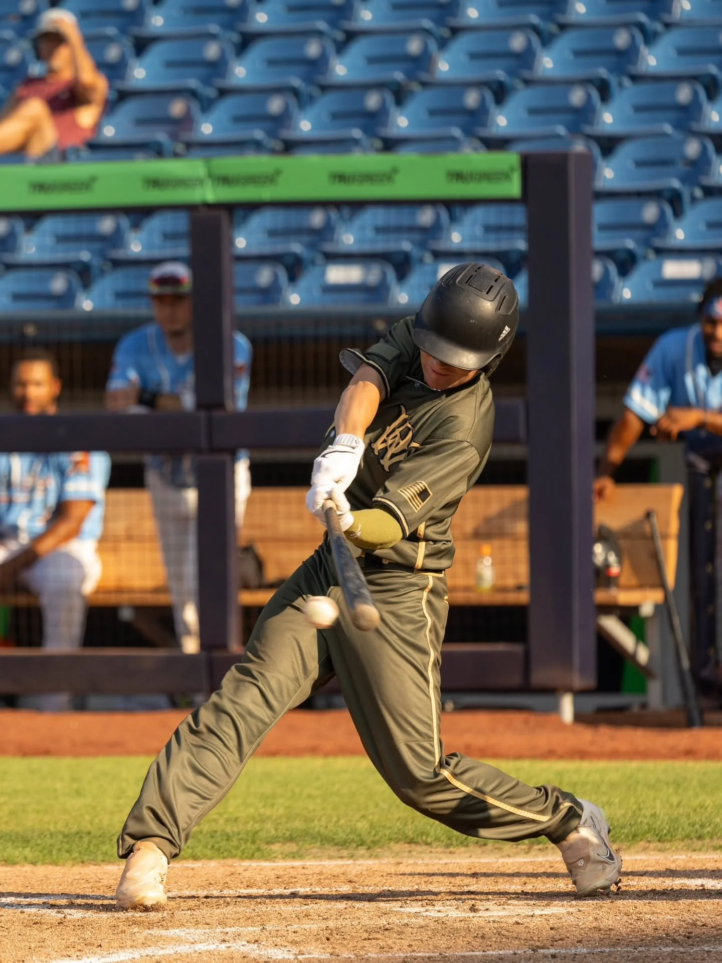 Battle of the Dogs!! 2/2
Stadium: @lccaptains 
Ward Dogs: @usmilitarywardogs 
@foldsofhonornohio 
@k9h4h
Afterparty: @trickytortoisebrewingcompany 
Music: @shannonbookmusic
Photographers: @jakemarkko 
@eweeksphotography 
#baseballphotographer #baseba