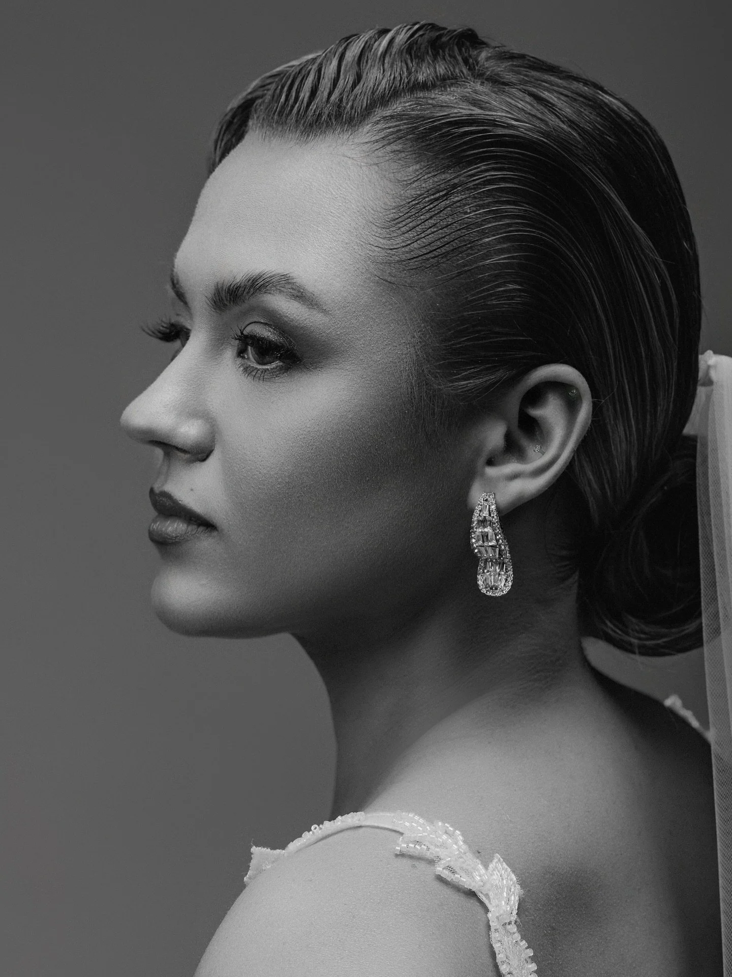 Not every shoot needs a perfect setup &mdash; this one happened while my new studio wasn&rsquo;t even fully ready yet. But with the right people, great energy and a shared vision, we made it work &mdash; and the results speak for themselves.
We inves