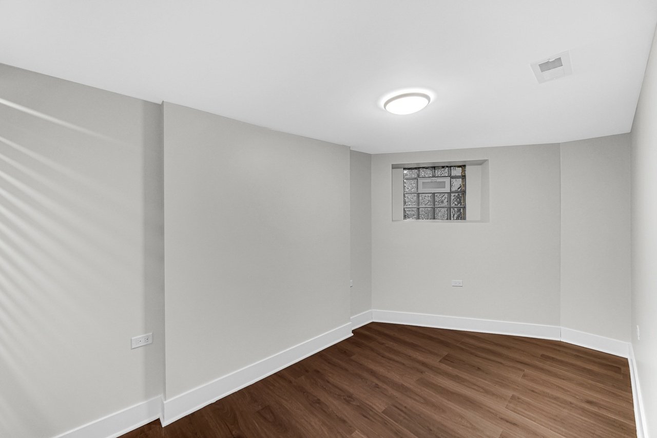 4521 s Vincennes