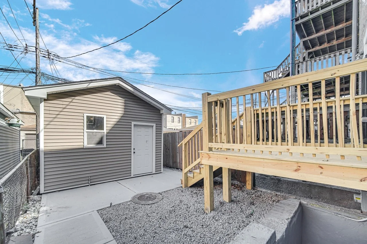 4521 s Vincennes