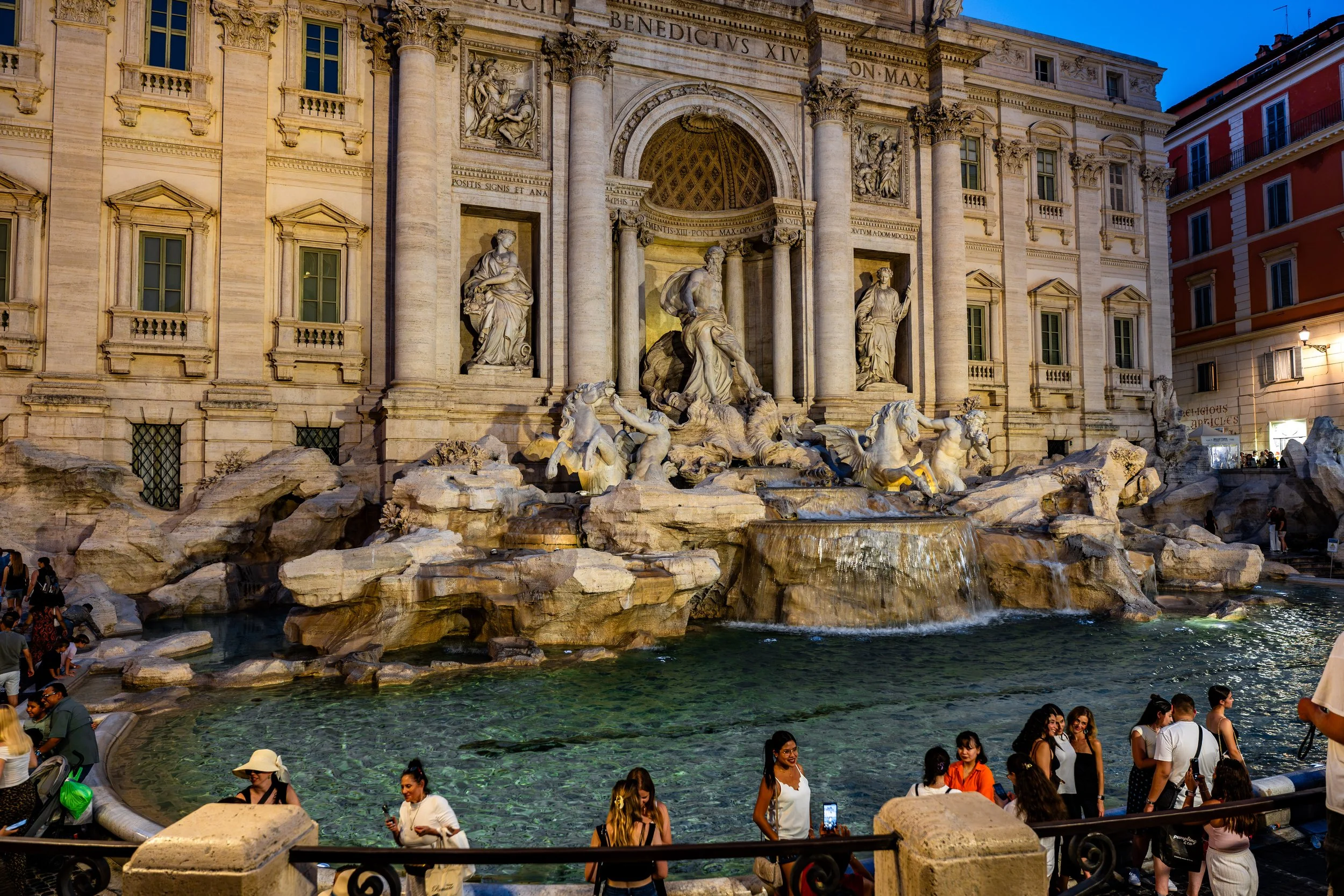Fontana di Trevi {Trevi Fountain}
Rome, Italy