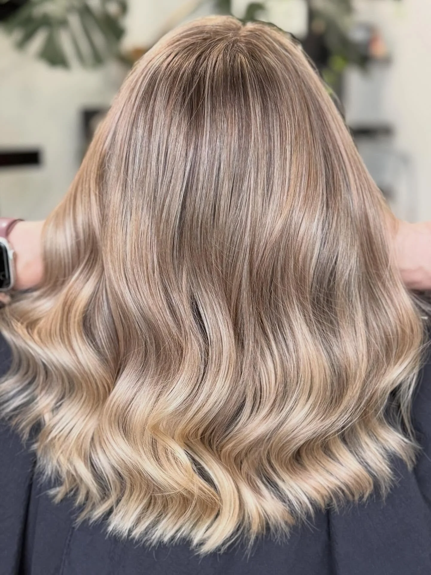 Highlights for days. I&rsquo;m absolutely obsessed with this highlight. 

@schwarzkopfcan to lighten and tone.

@orbhairco to create.

@bobbypinsandroses hands to craft.

 #chilliwackbc #skppro #skp #naturalhair #classichair #naturalhairdontcare 
#ha