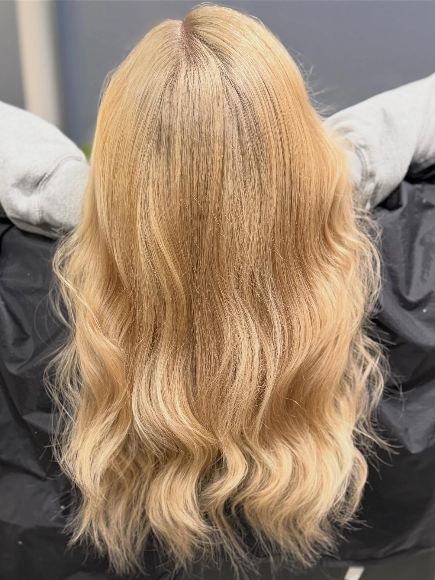 Can you believe she was copper!!! Wowza what an amazing head of hair. It just keeps hanging in there when most hair would not be so strong&hellip;.. I will post a transition at some point here. 

@schwarzkopfcan to lift and tone.

@orbhairco to creat