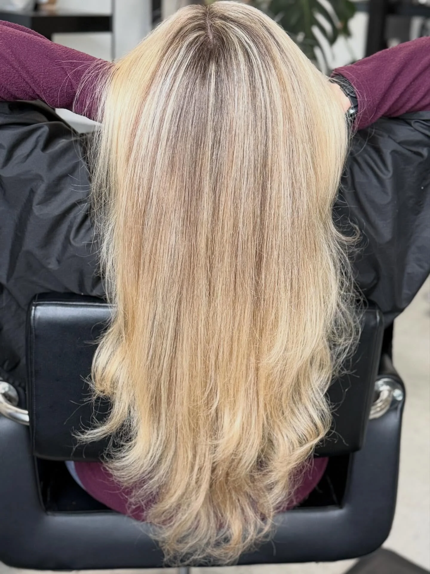 I shall leave this here. This gem has the most stunning hair. Natural texture and a mid tone base, an absolute dream to add a soft highlight to. 

@schwarzkopfcan to lighten and tone.

@orbhairco to create.

@bobbypinsandroses hands to craft.

#chill