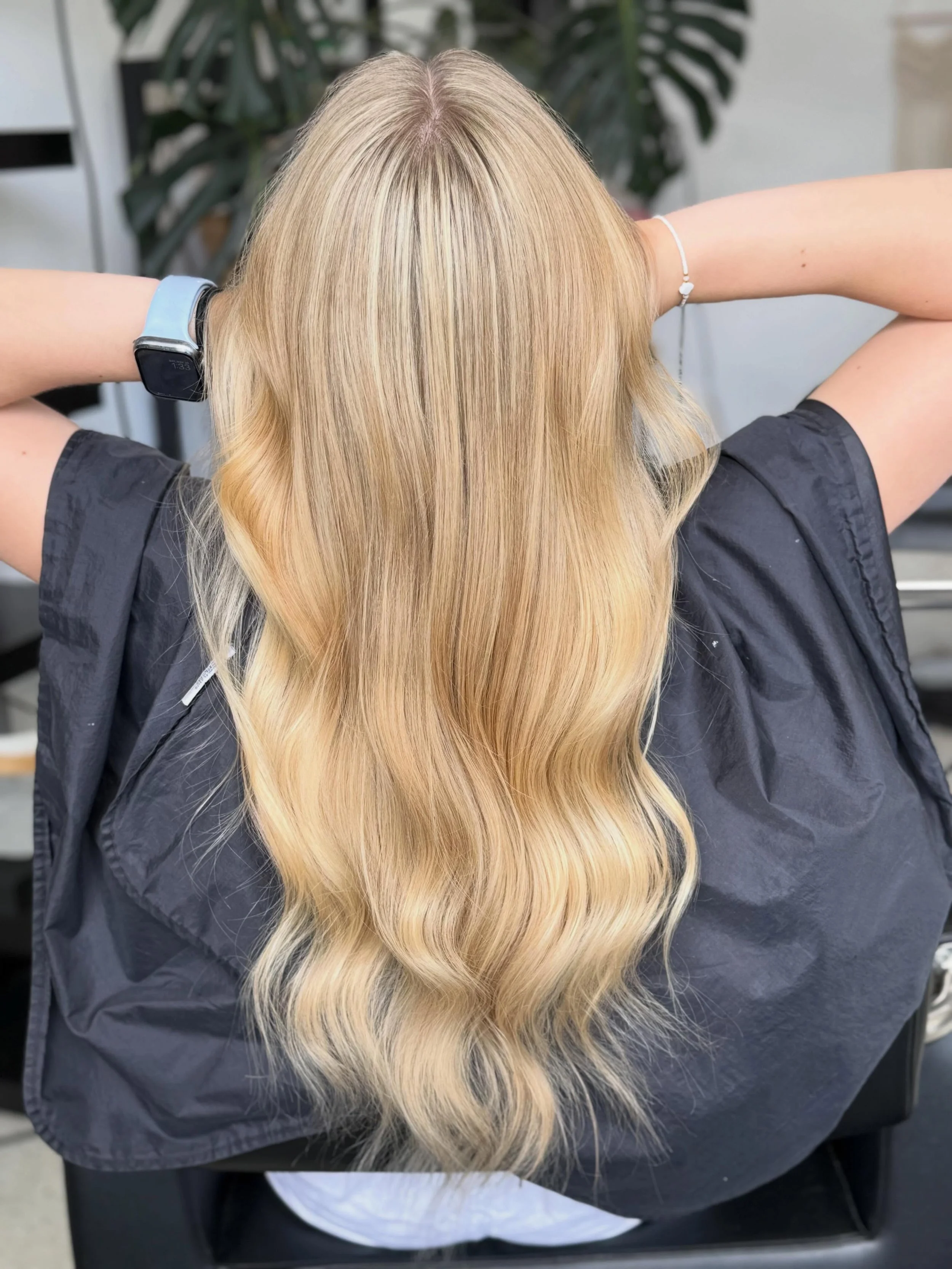 When you have amazing hair to begin with it&rsquo;s pretty easy to enhance. Just a simple little full head of back to back slices to max blonde this young lady. 

@orbhairco to create.

@bobbypinsandroses hands to craft.

@schwarzkopfcan to lift and 