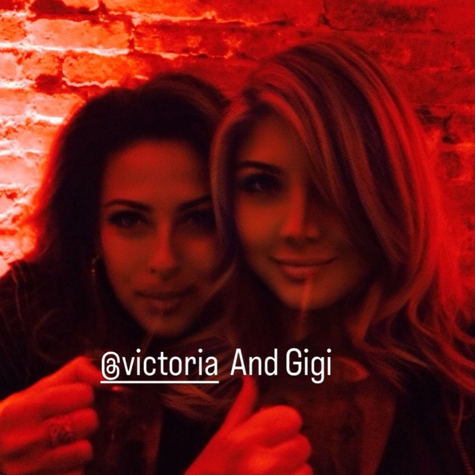 Red light! Green light! Do love and miss all my friends and remember how much fun life is with all@of you in it!!! 😊🥰🌹 @victoriawyal