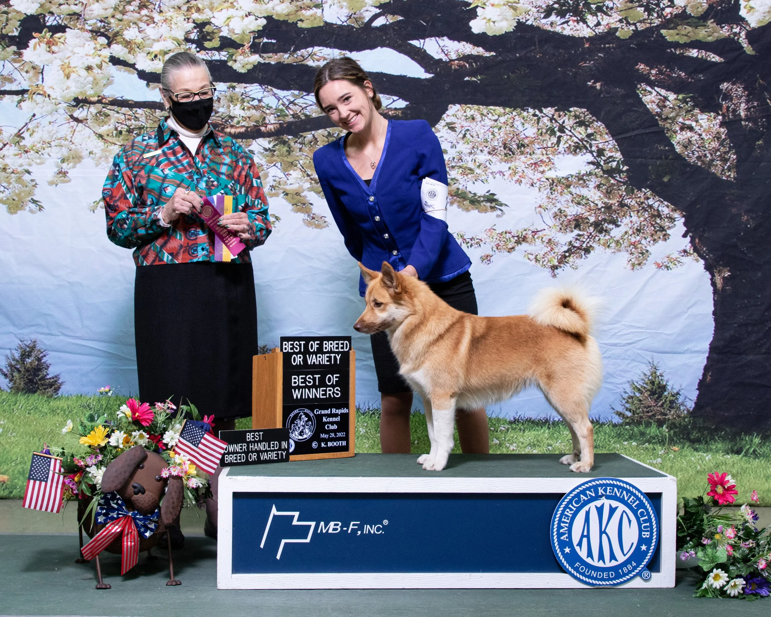 Lexie and Secret srping 2022 dog show.jpg
