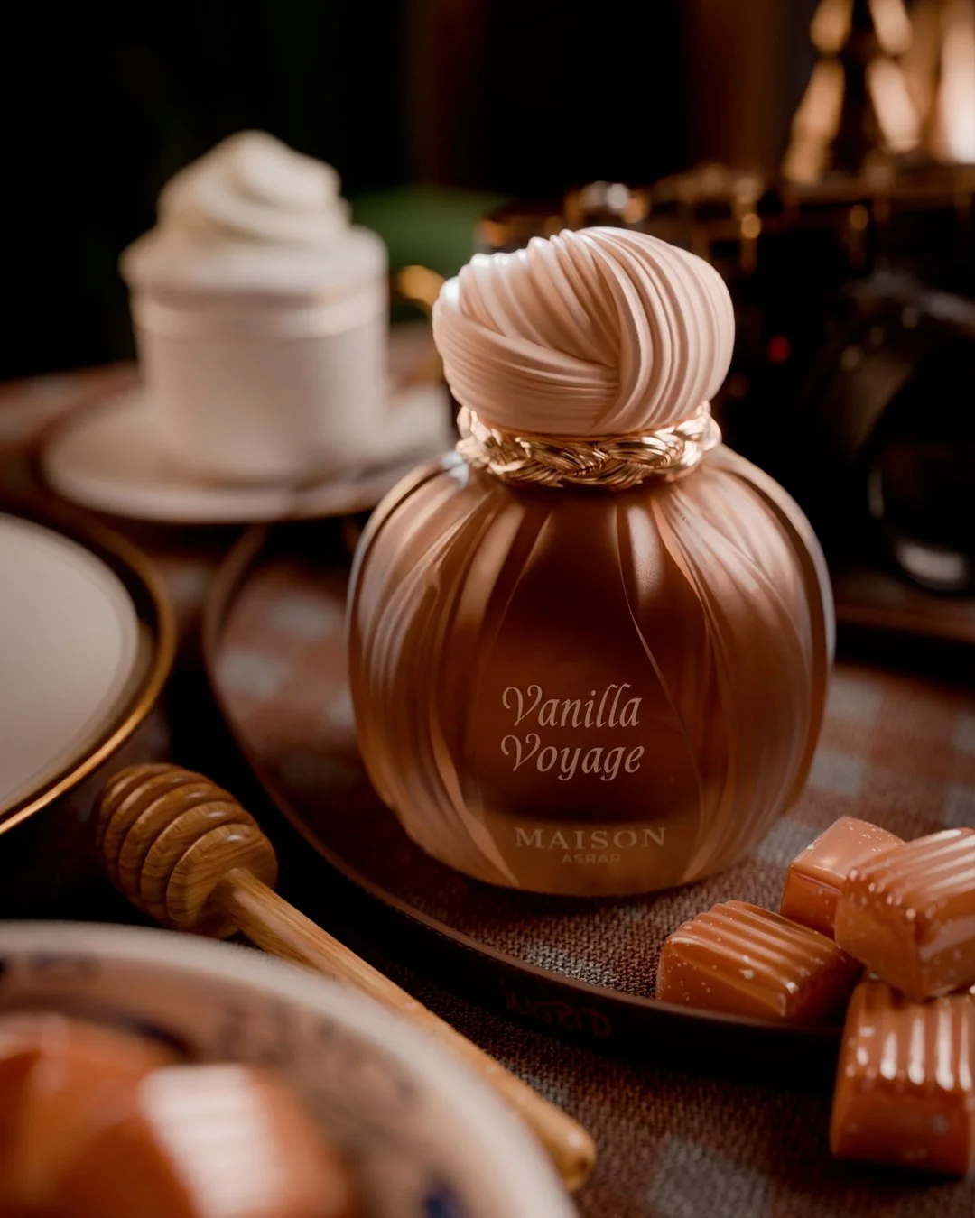 Maison Asrar Vanilla Voyage, inspired by Giardini di Toscana Bianco Latte - where vanilla, caramel, and honey create a sweet escape. 🍮✨
#maisonasrar #vanillavoyage #gulforchid #vanillafragrance #gourmandperfume #unisexfragrance #sweetfragrance #perf