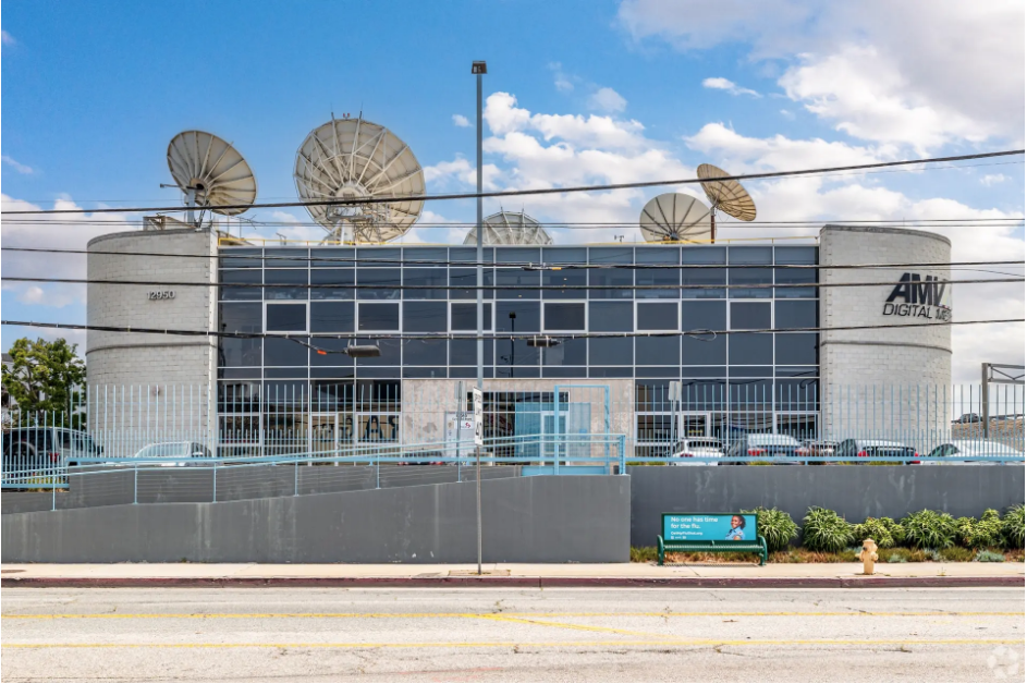 Broadcaster signs deal to keep its media hub in this Los Angeles neighborhood
