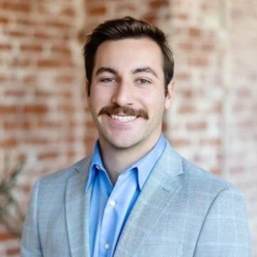 headshot of Luke Stiebel commercial real estate associate